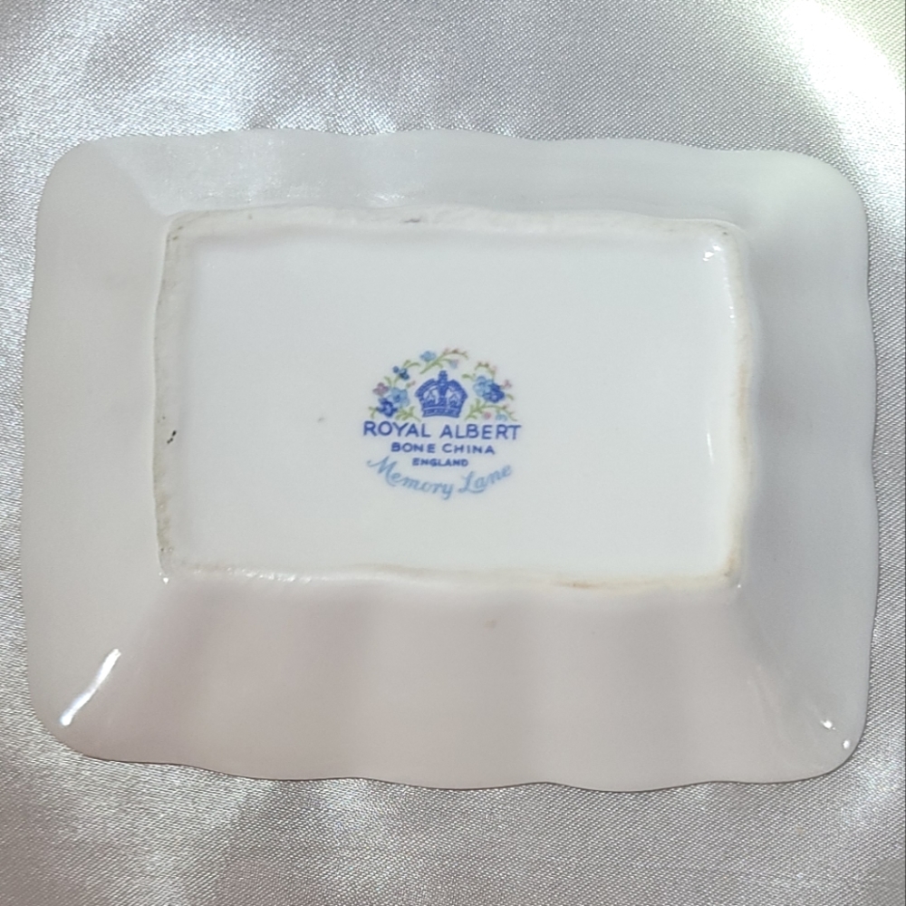 Memory Lane Rectangular Dish Royal Albert - Picture 6 of 7